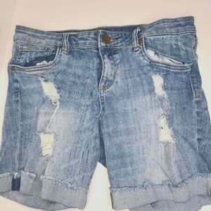 Boyfriend cut Jean shorts
